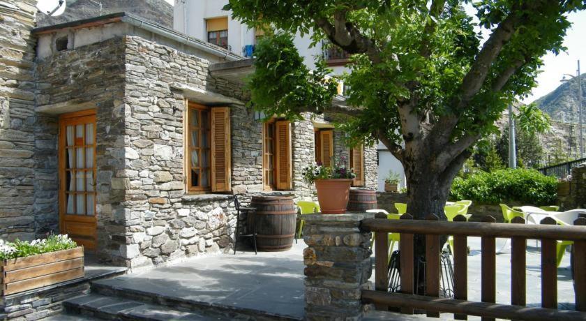 Hotel Lamoga Llavorsi ภายนอก รูปภาพ