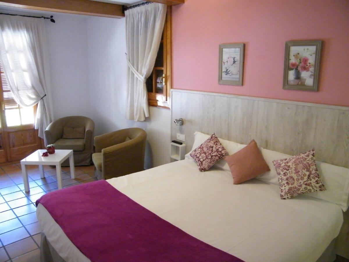 Hotel Lamoga Llavorsi ภายนอก รูปภาพ