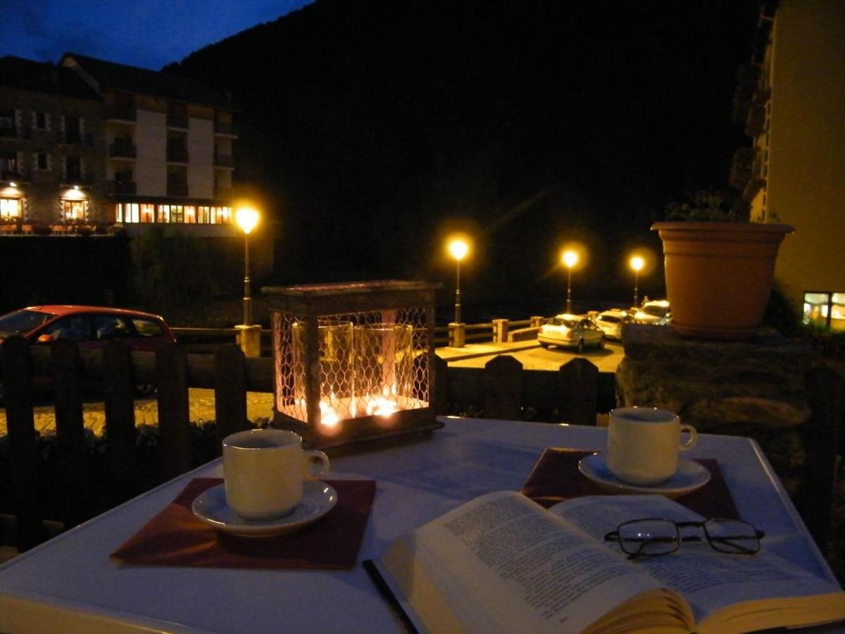 Hotel Lamoga Llavorsi ภายนอก รูปภาพ