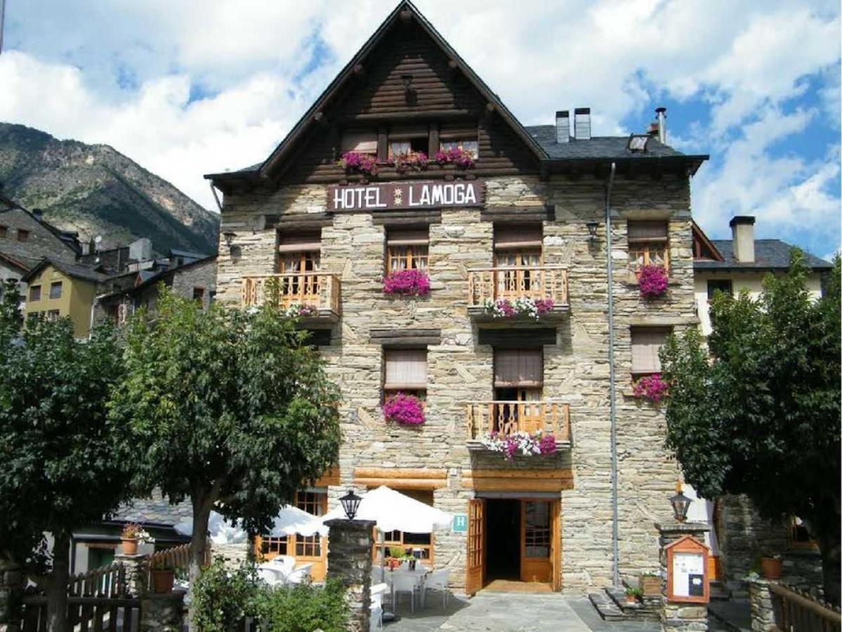 Hotel Lamoga Llavorsi ภายนอก รูปภาพ