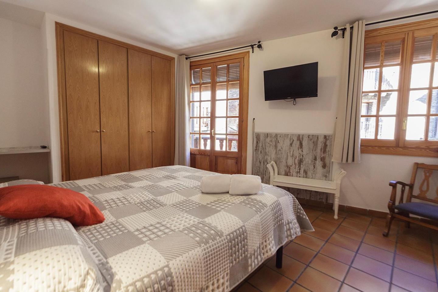 Hotel Lamoga Llavorsi ภายนอก รูปภาพ