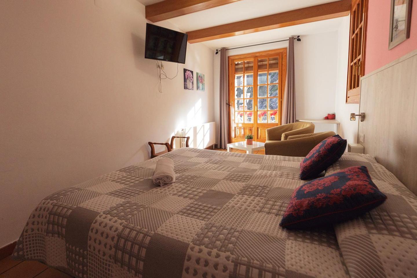 Hotel Lamoga Llavorsi ภายนอก รูปภาพ